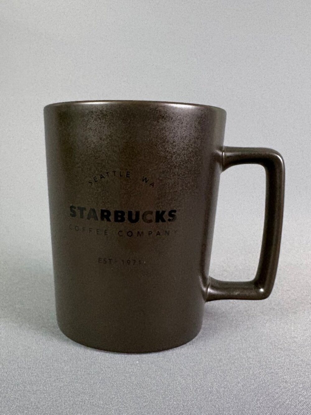Starbucks 2016 Seattle WA Dark Brown 16 oz Ceramic Coffee Mug